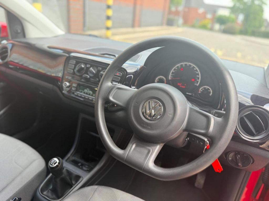 VOLKSWAGEN UP