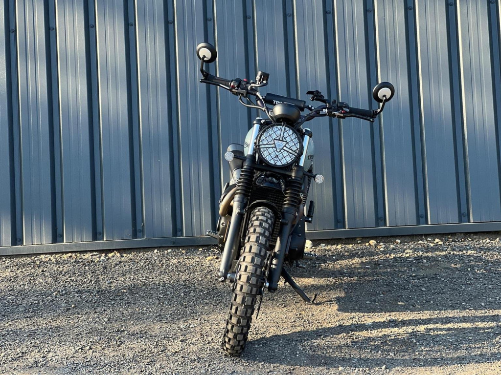 TRIUMPH Street Scrambler