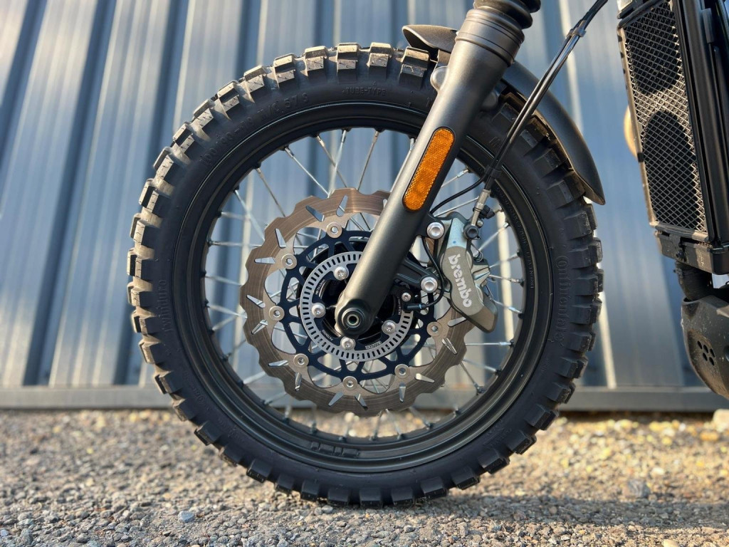 TRIUMPH Street Scrambler