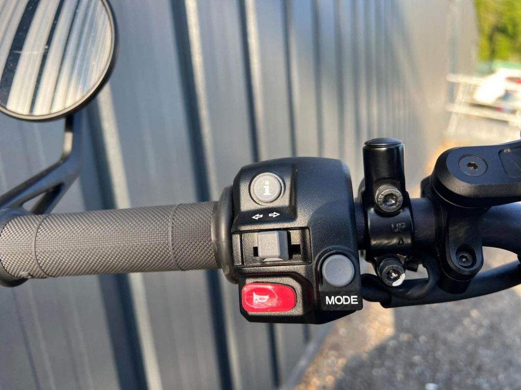 TRIUMPH Street Scrambler