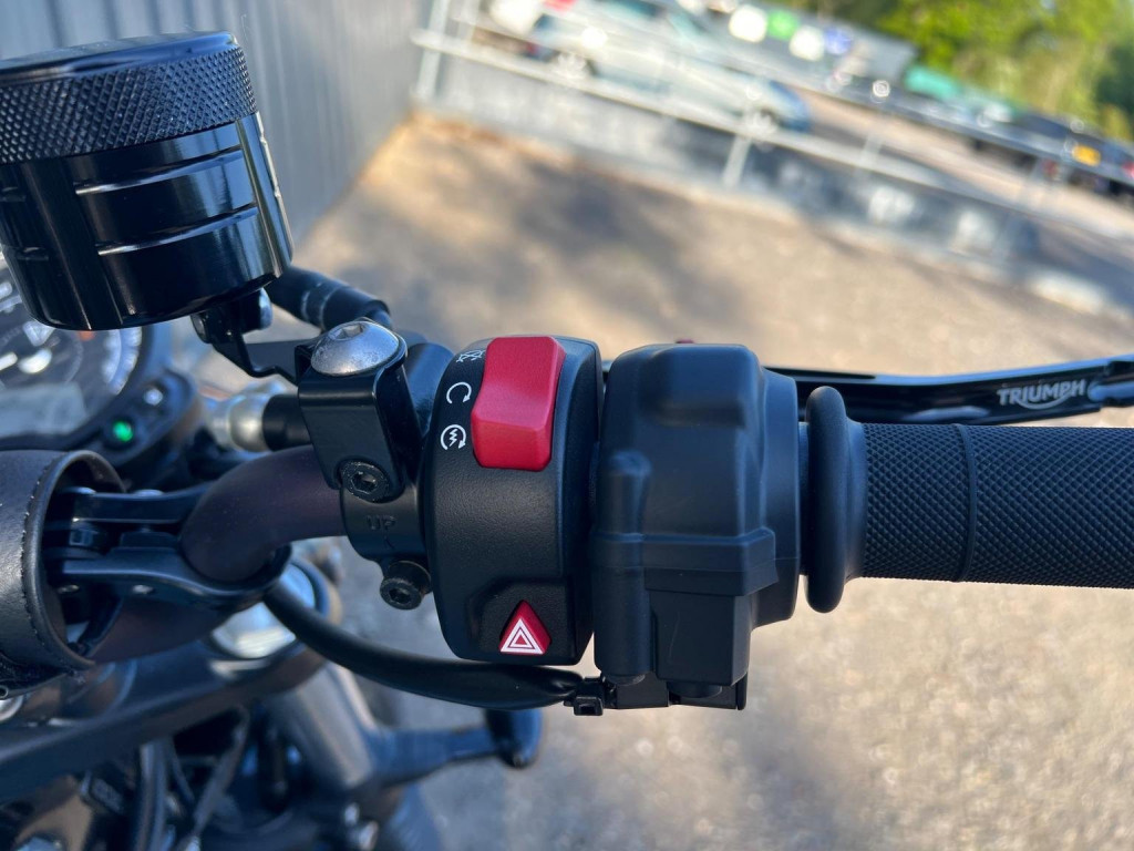 TRIUMPH Street Scrambler