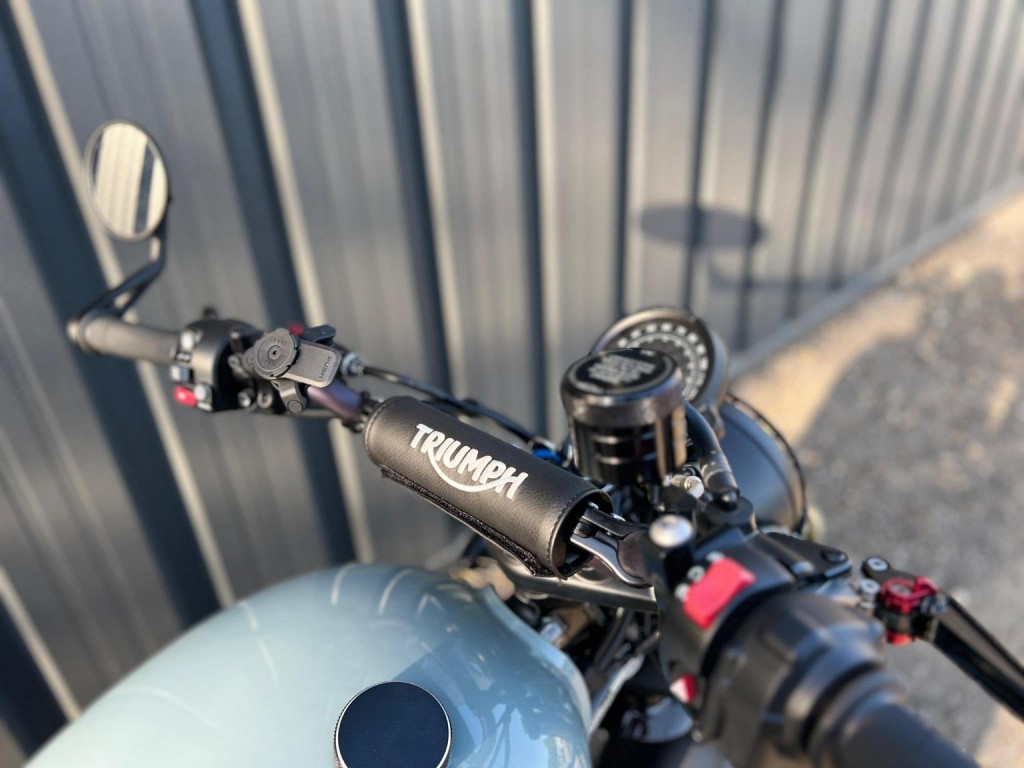 TRIUMPH Street Scrambler