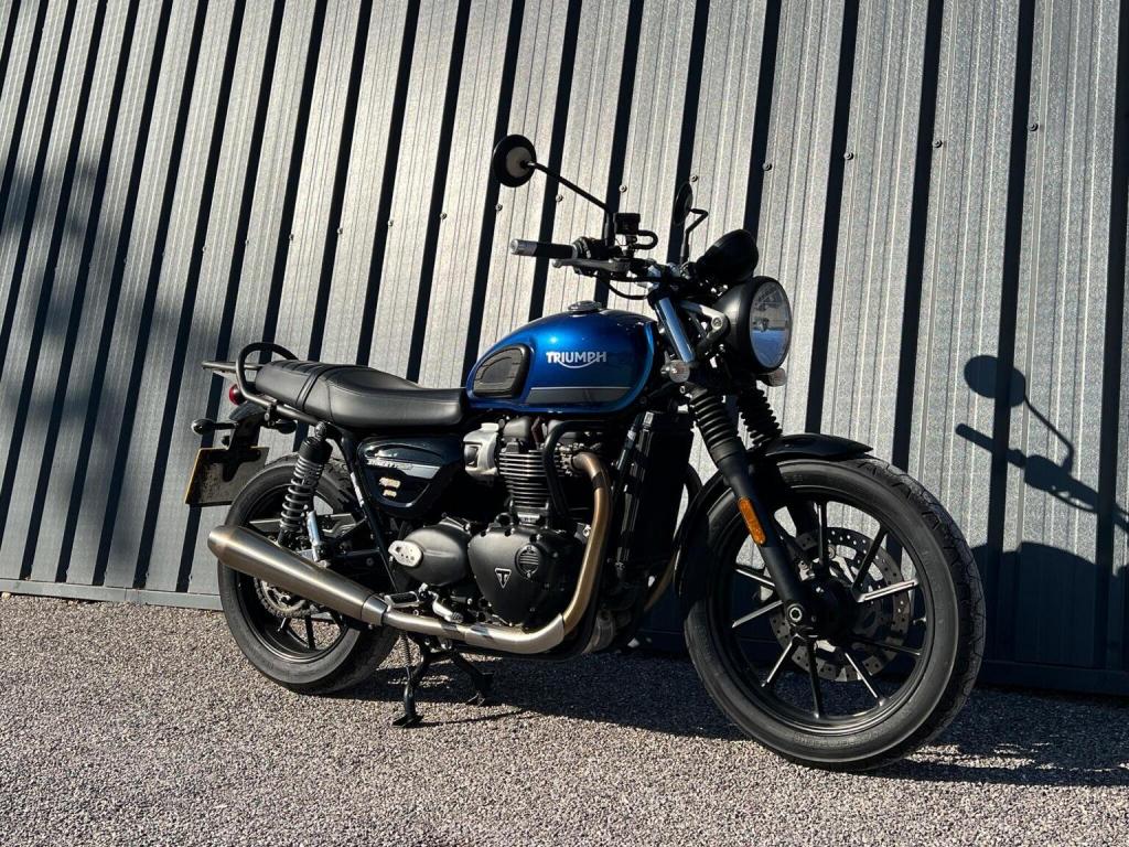 TRIUMPH Street Twin
