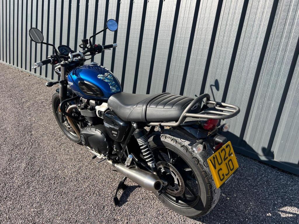 TRIUMPH Street Twin