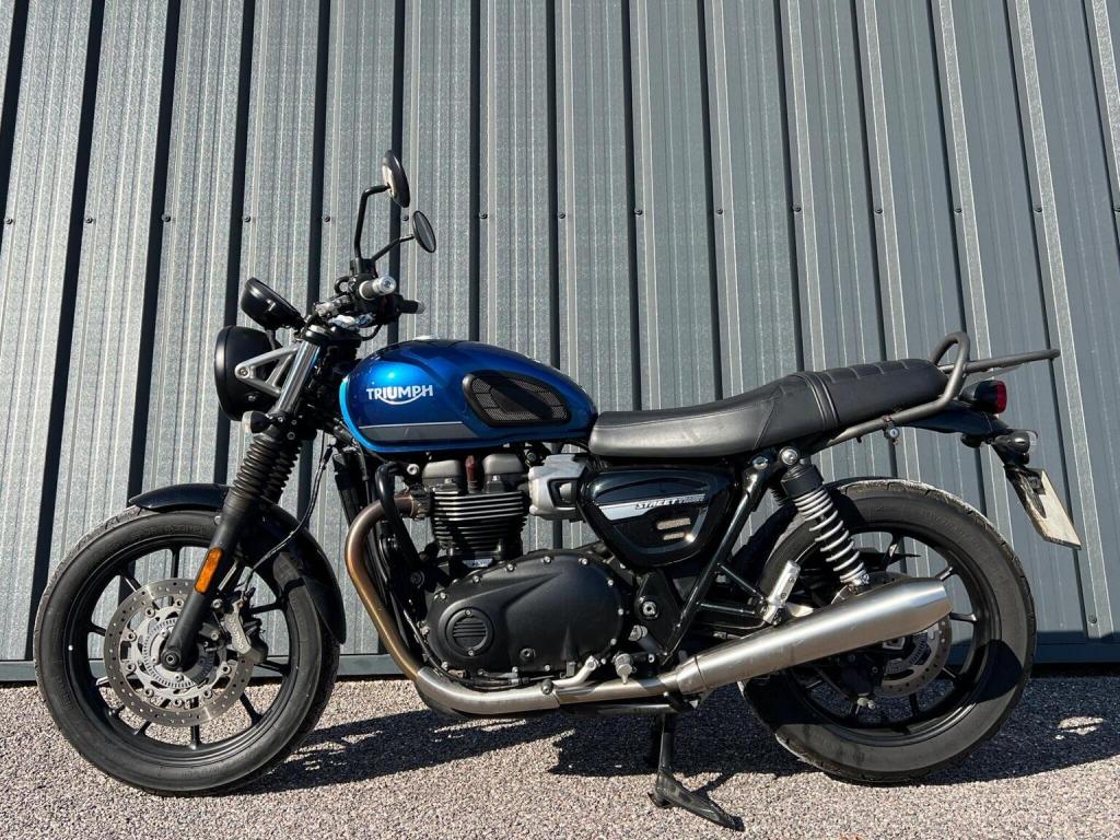 TRIUMPH Street Twin