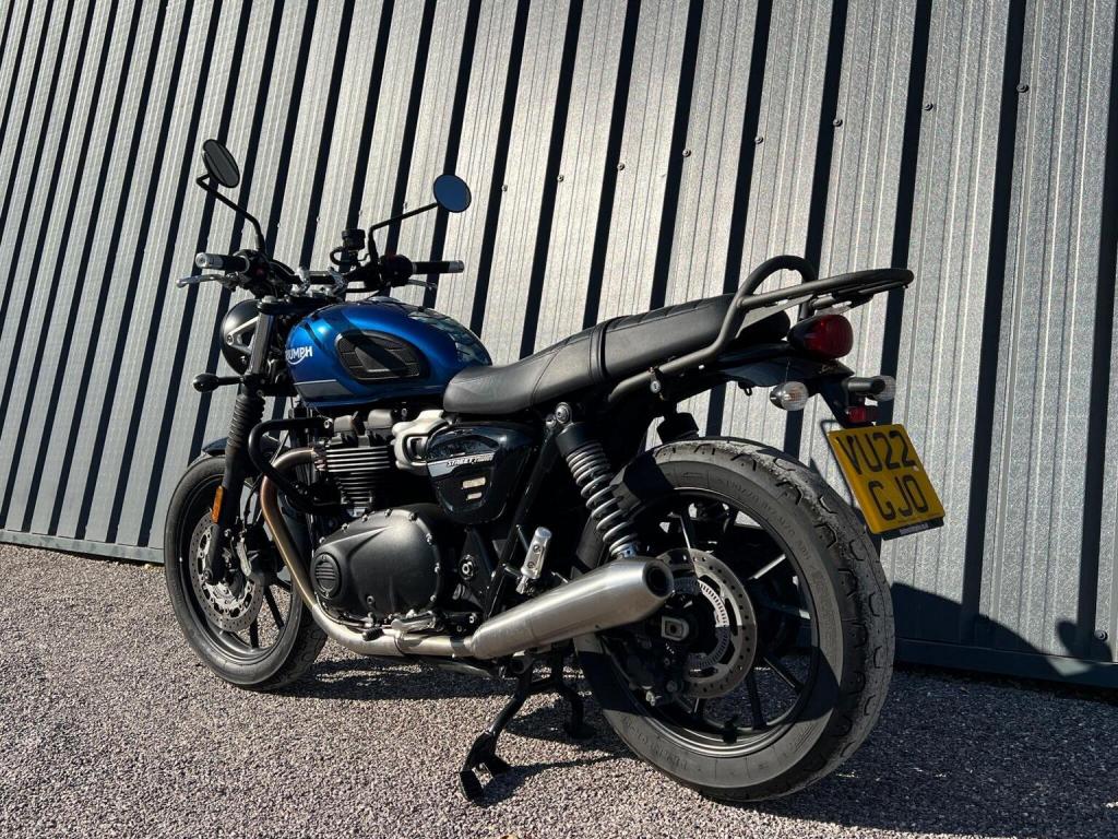 TRIUMPH Street Twin