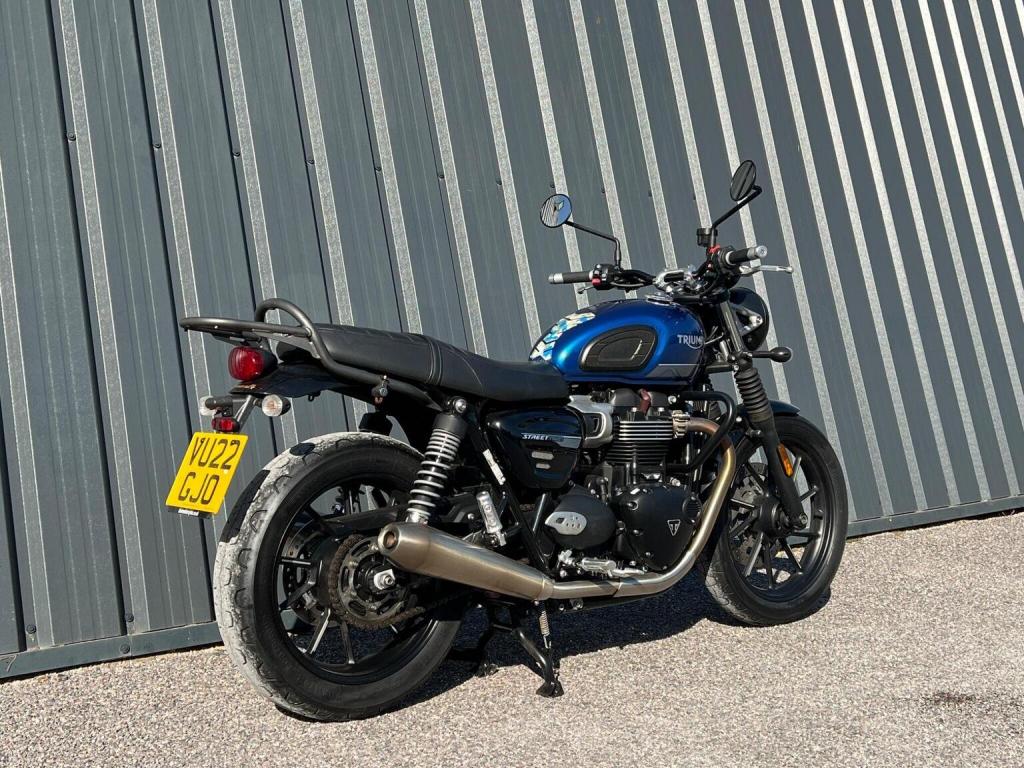 TRIUMPH Street Twin