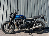 TRIUMPH Street Twin