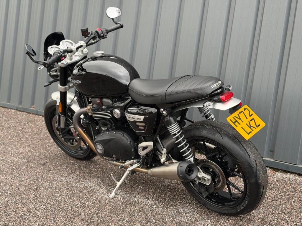 TRIUMPH SPEED TWIN