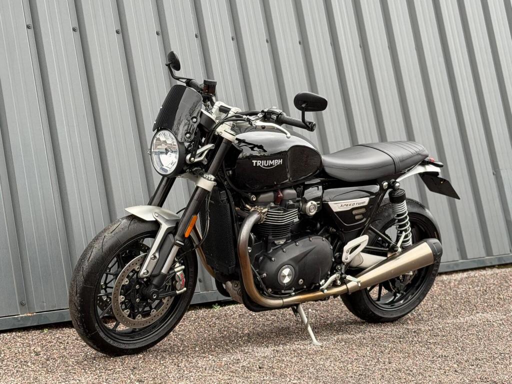 TRIUMPH SPEED TWIN