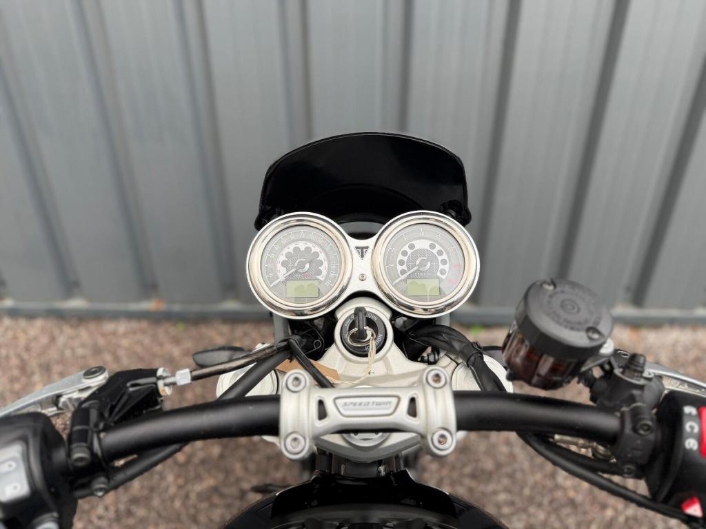 TRIUMPH SPEED TWIN