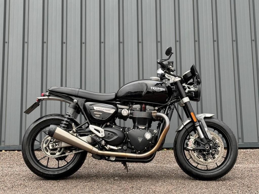 TRIUMPH SPEED TWIN