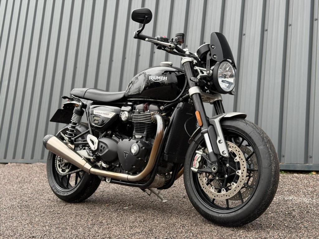 TRIUMPH SPEED TWIN