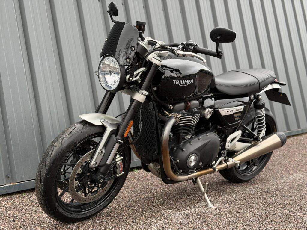 TRIUMPH SPEED TWIN