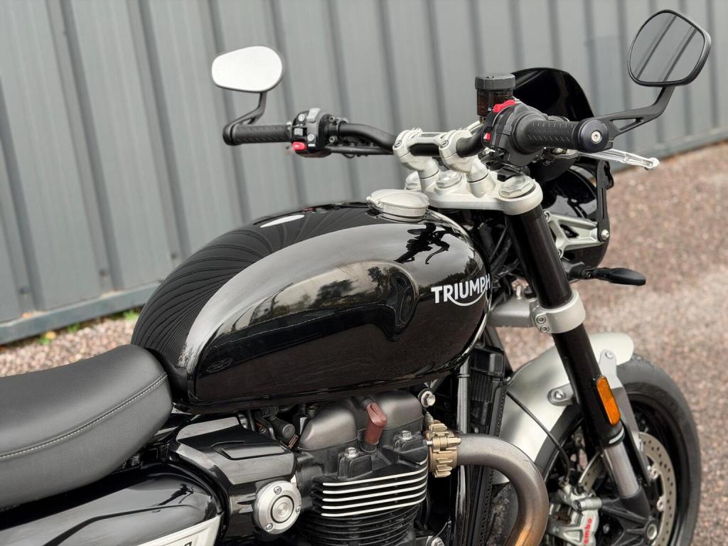 TRIUMPH SPEED TWIN