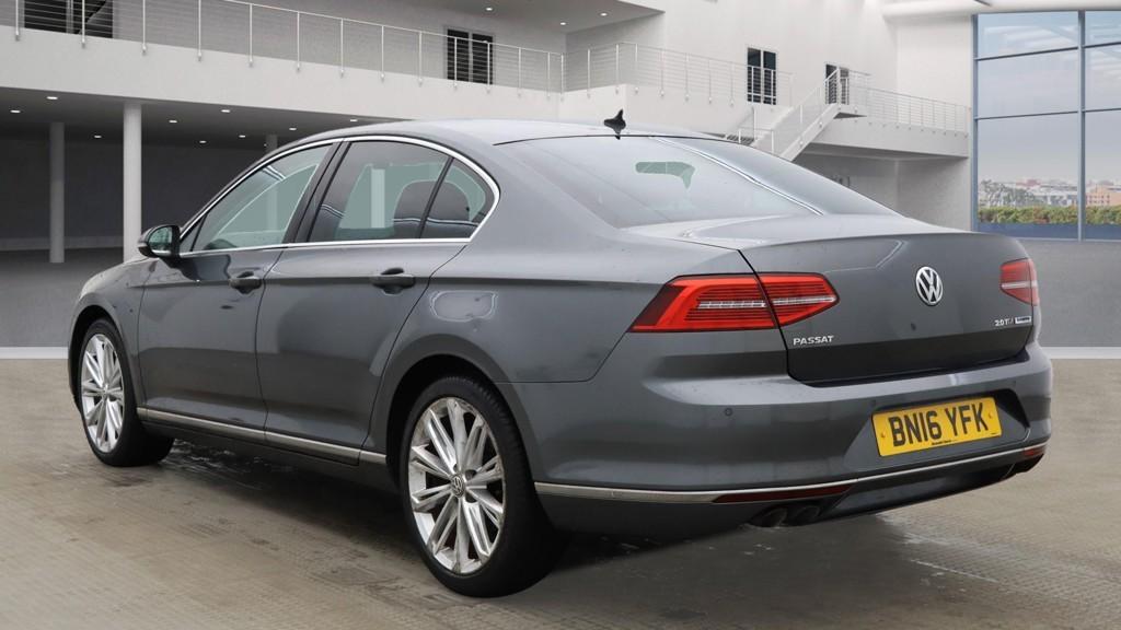 VOLKSWAGEN PASSAT