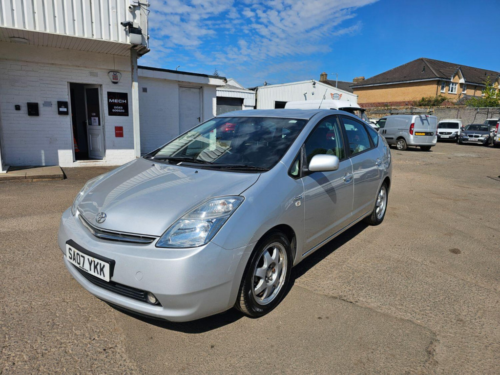 TOYOTA PRIUS 1.5 T Spirit