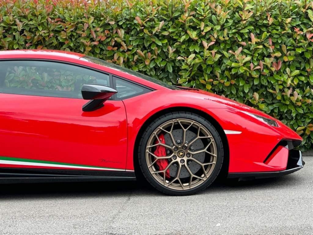 LAMBORGHINI HURACAN