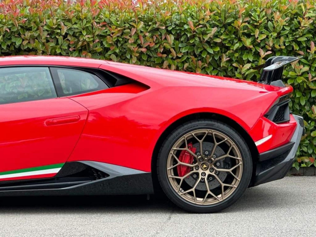 LAMBORGHINI HURACAN