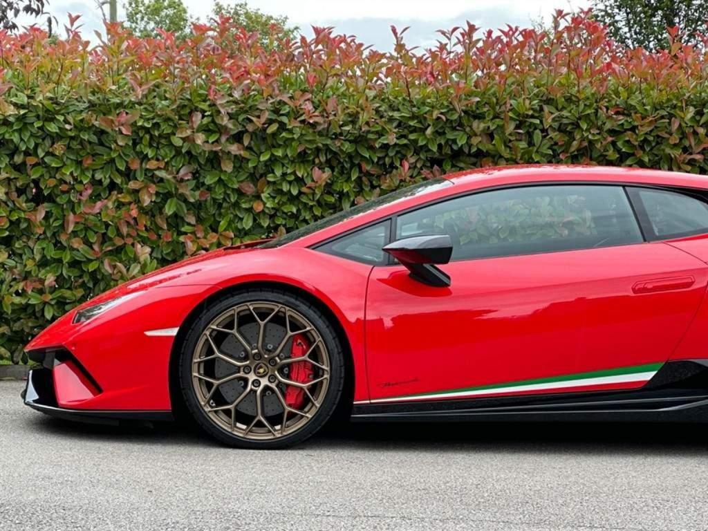 LAMBORGHINI HURACAN