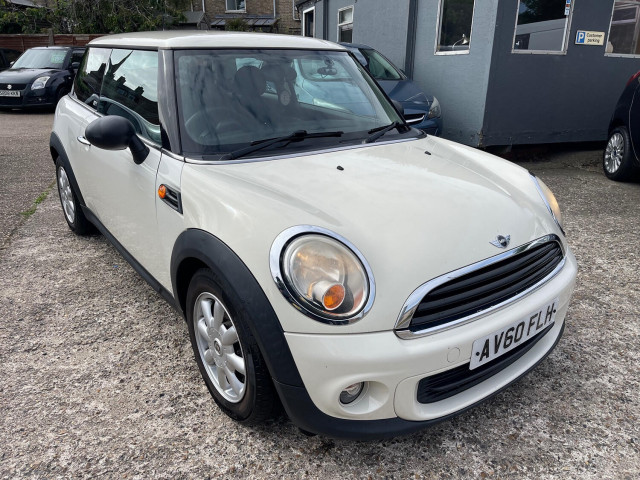 MINI HATCH 1.6 First Hatch