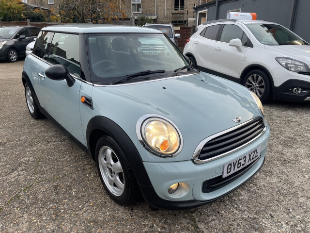 MINI HATCH 1.6 First Hatch