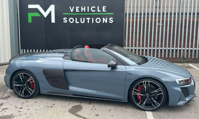 AUDI R8 5.2 FSI V10 Performance Carbon Black