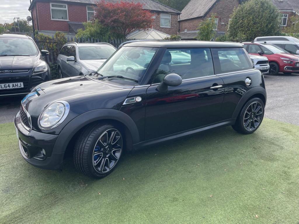 MINI HATCH