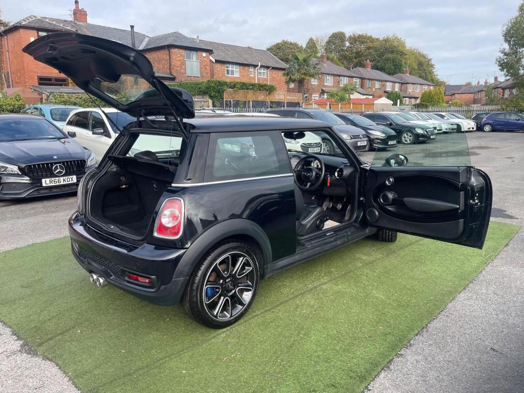 MINI HATCH