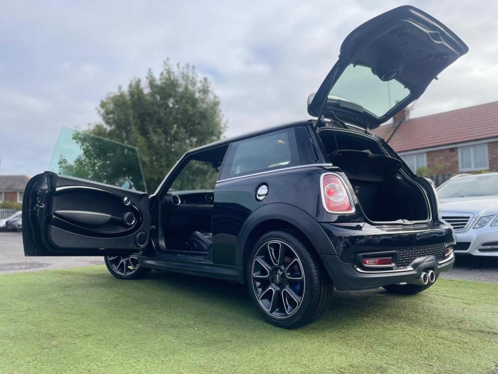 MINI HATCH