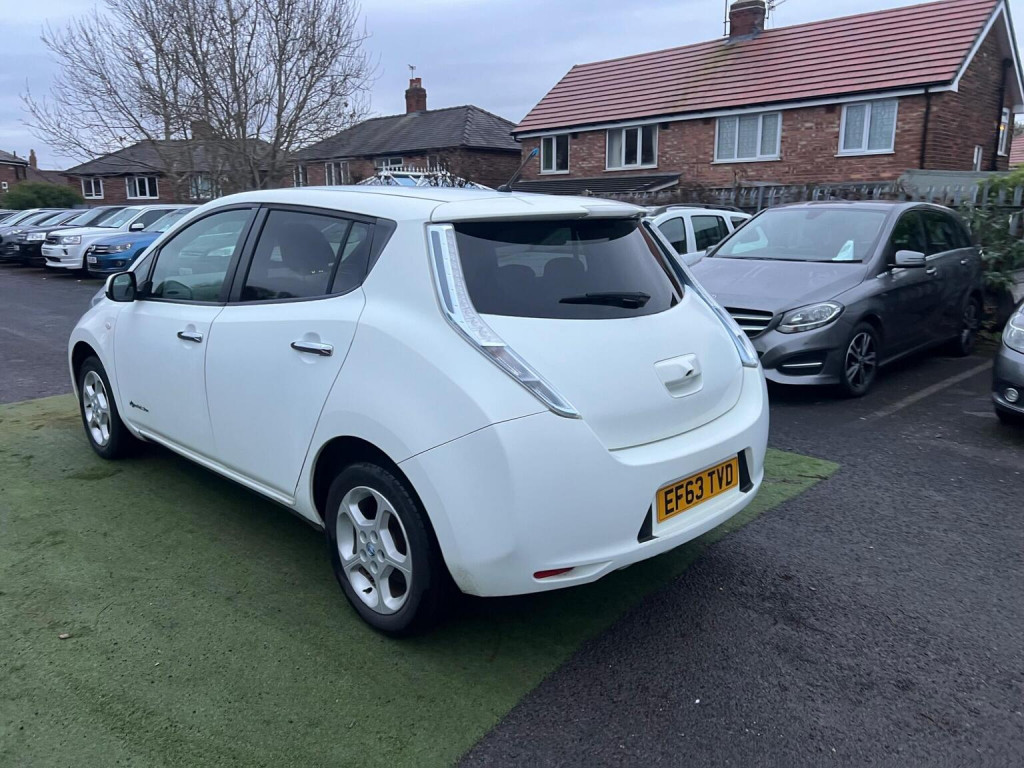 NISSAN LEAF