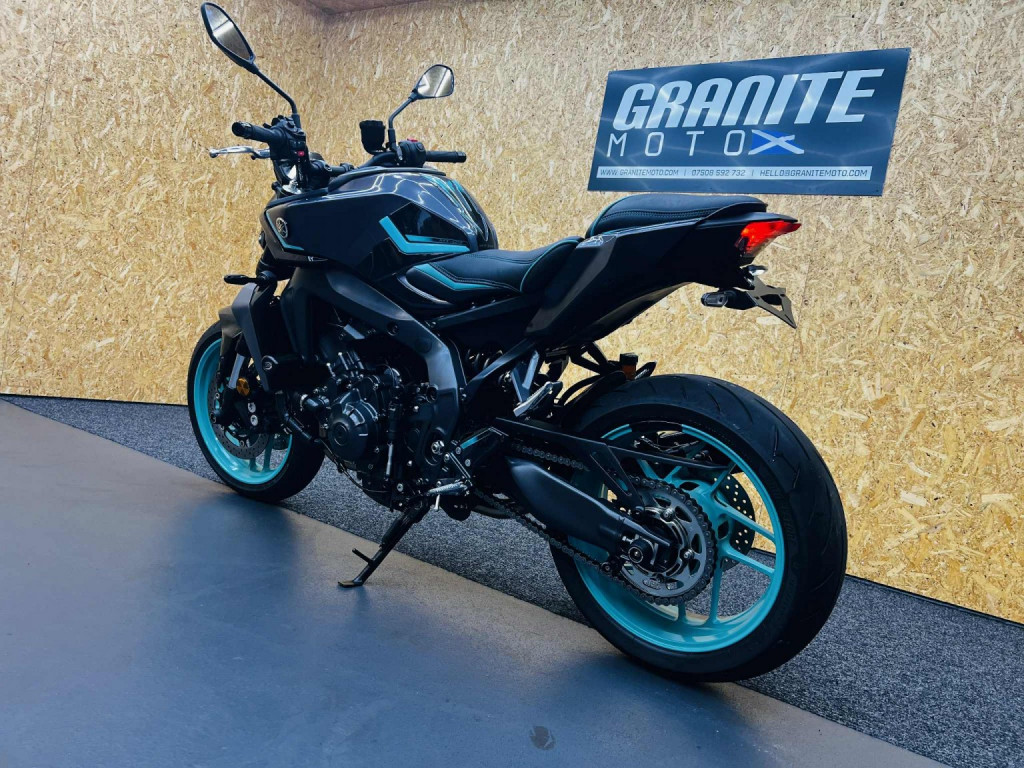 YAMAHA MT-09