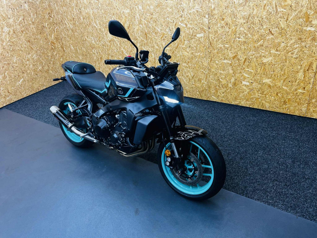 YAMAHA MT-09