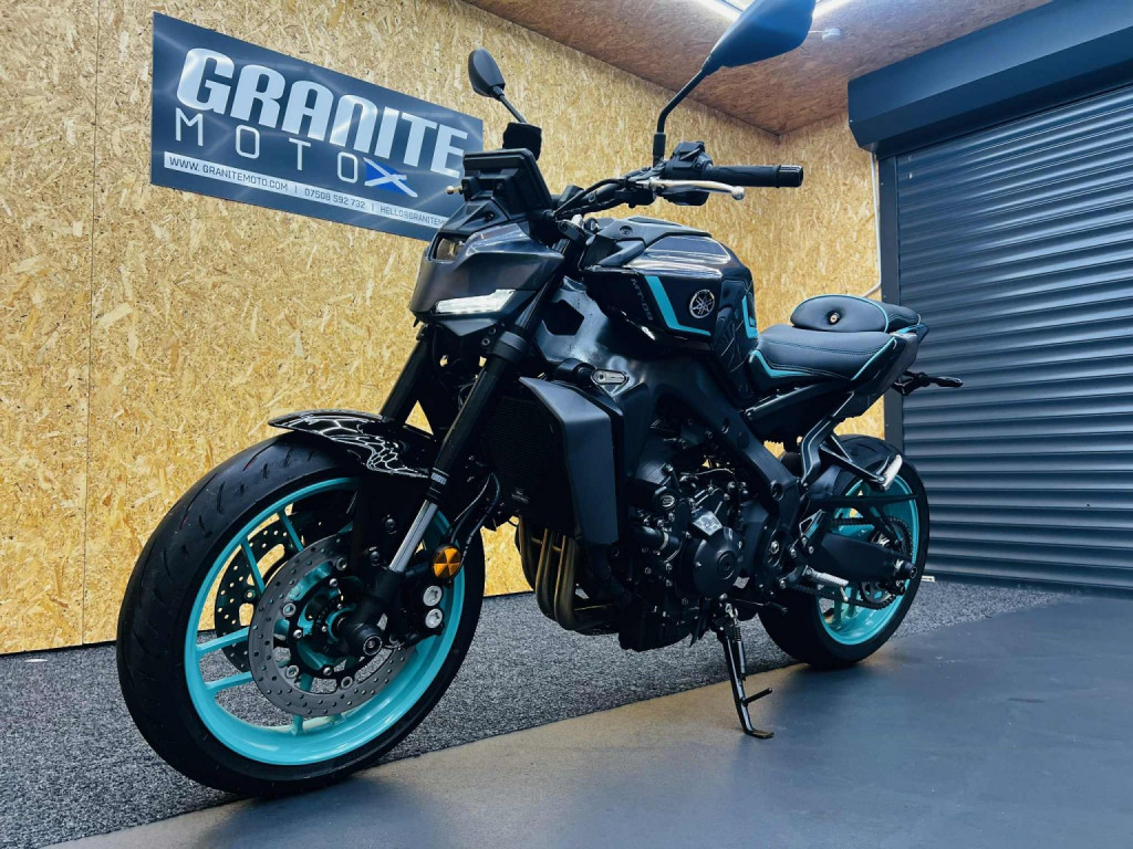 YAMAHA MT-09
