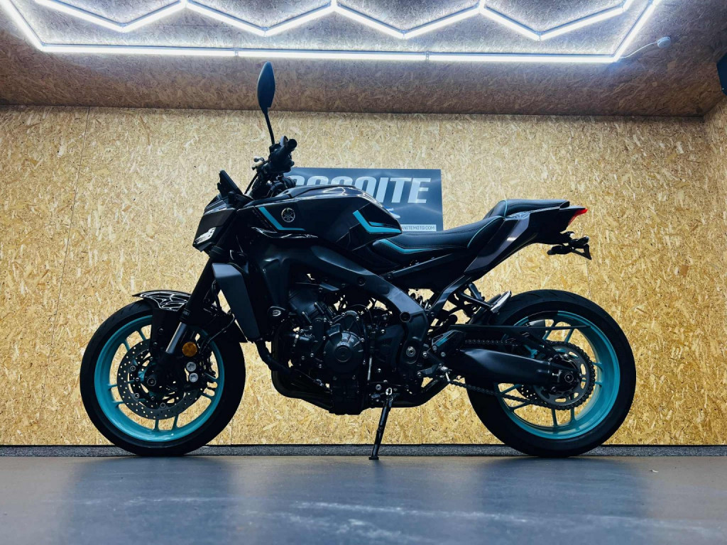 YAMAHA MT-09