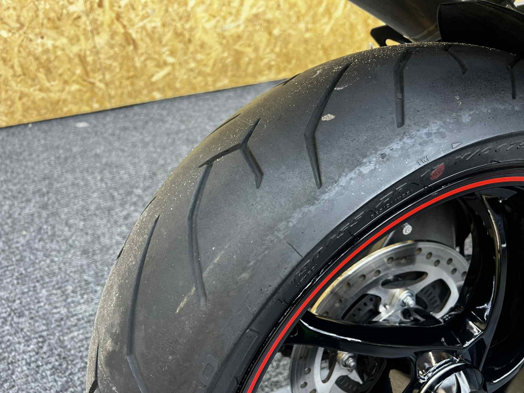 TRIUMPH SPEED TRIPLE 1050