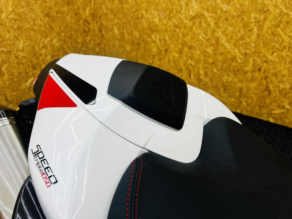 TRIUMPH SPEED TRIPLE 1050