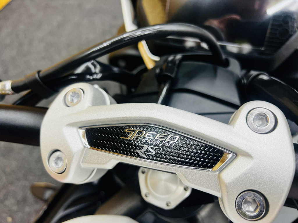 TRIUMPH SPEED TRIPLE 1050