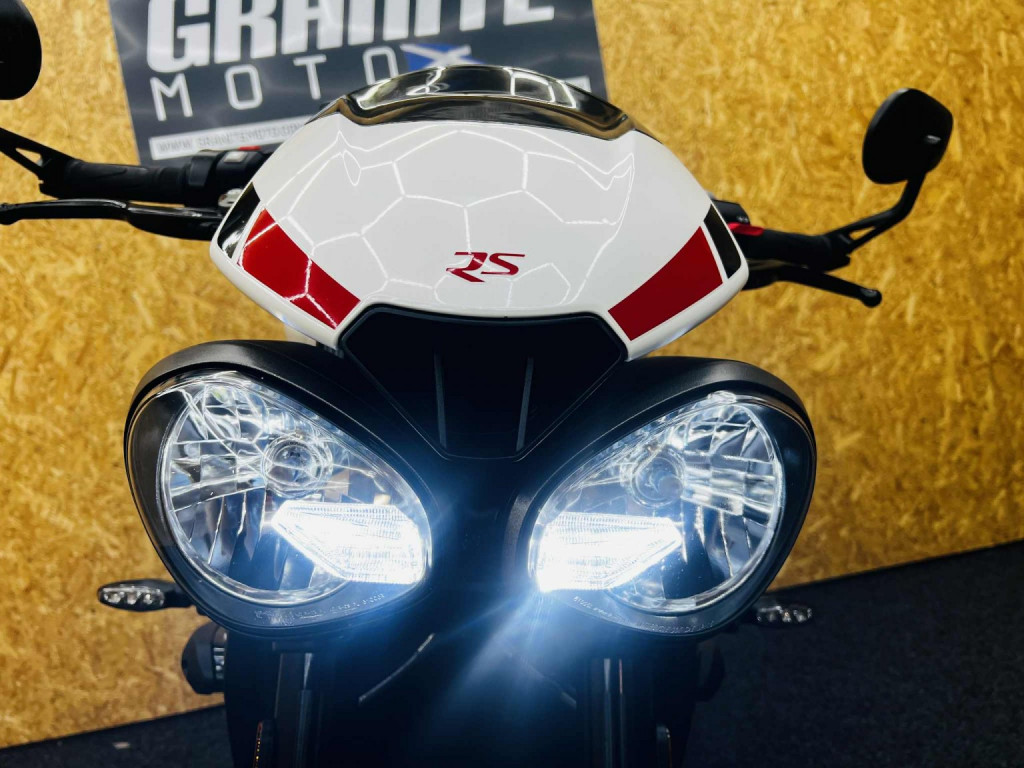 TRIUMPH SPEED TRIPLE 1050