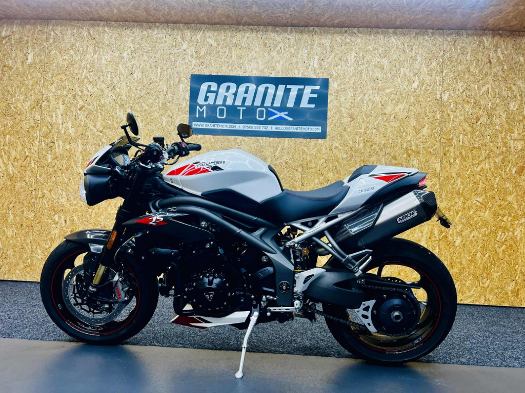 TRIUMPH SPEED TRIPLE 1050