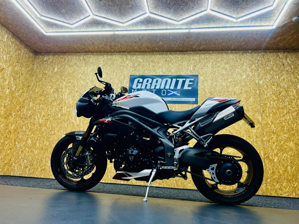 TRIUMPH SPEED TRIPLE 1050
