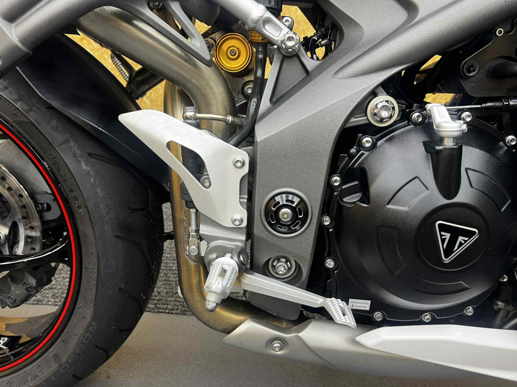 TRIUMPH SPEED TRIPLE 1050