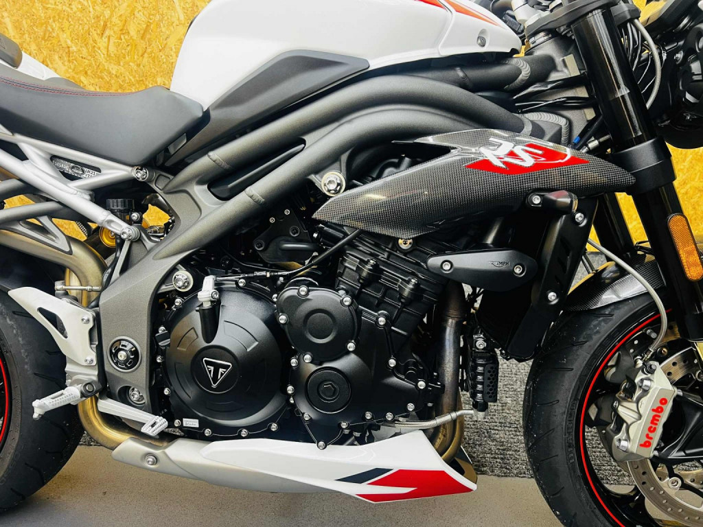 TRIUMPH SPEED TRIPLE 1050
