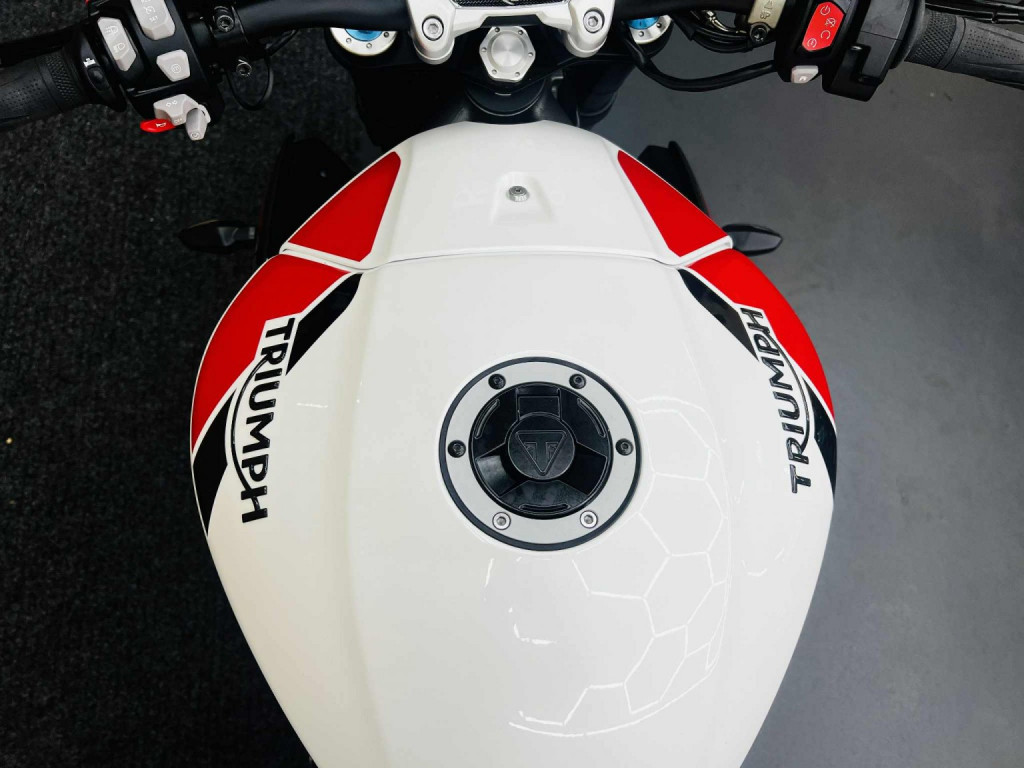 TRIUMPH SPEED TRIPLE 1050