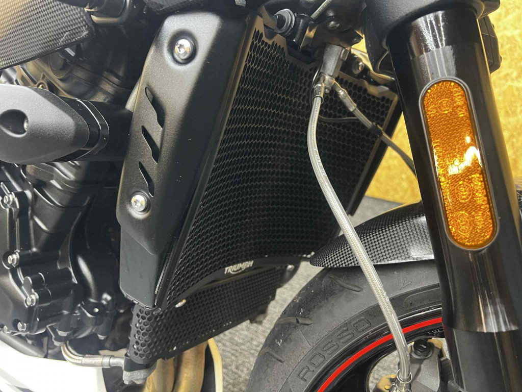 TRIUMPH SPEED TRIPLE 1050