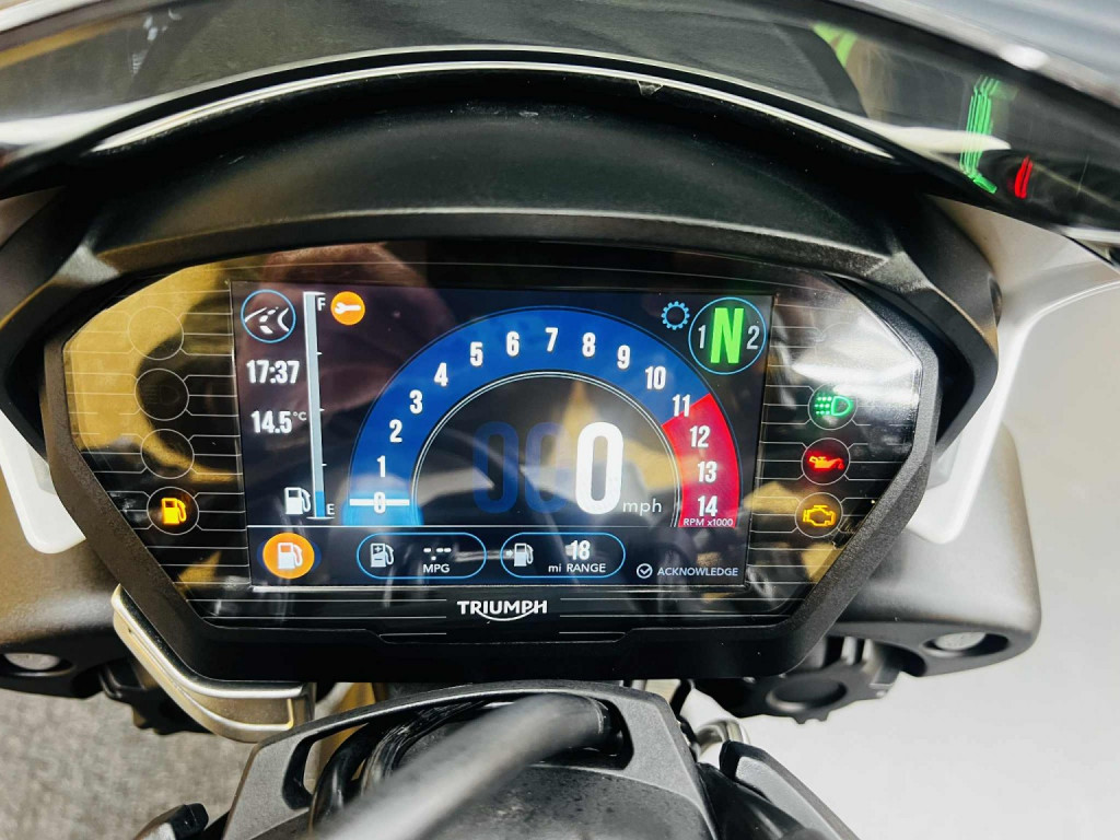 TRIUMPH SPEED TRIPLE 1050