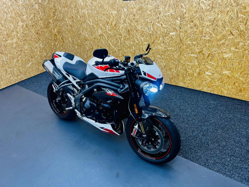 TRIUMPH SPEED TRIPLE 1050