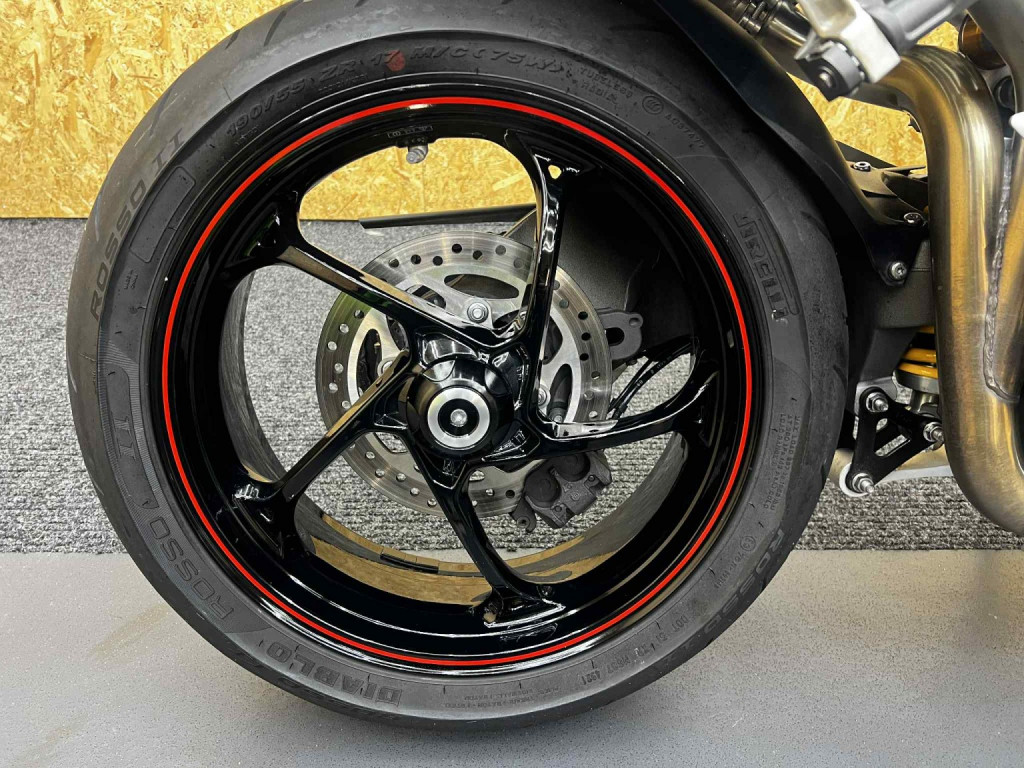 TRIUMPH SPEED TRIPLE 1050