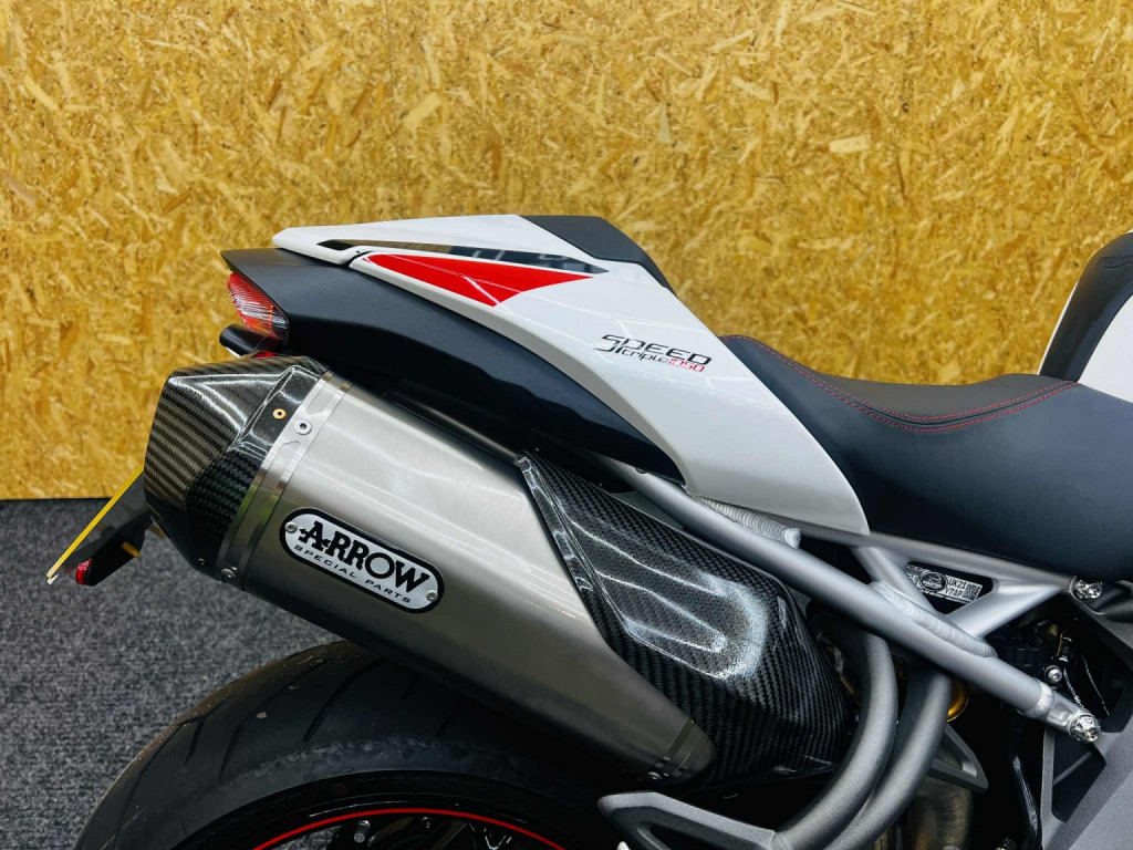 TRIUMPH SPEED TRIPLE 1050