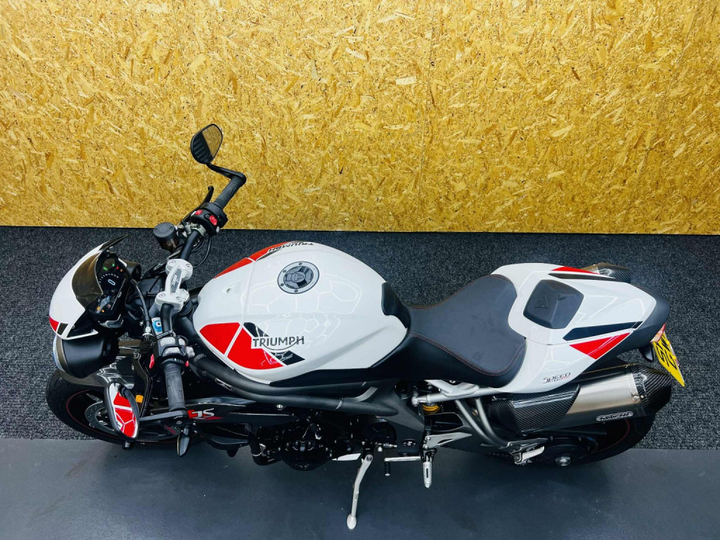 TRIUMPH SPEED TRIPLE 1050